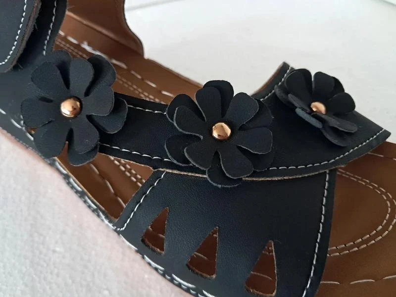 Sandales Compensées A Fleurs Noir - met kras - Maat 41 – photo 2